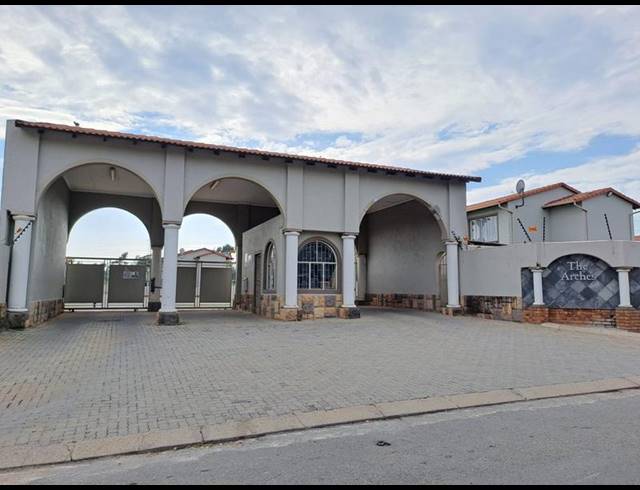 2 BEDROOM TOWNHOUSE FOR SALE IN DALPARK EXT 1